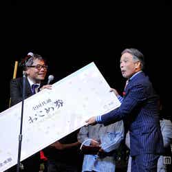 「コメディ栄誉賞」を受賞した堺正章