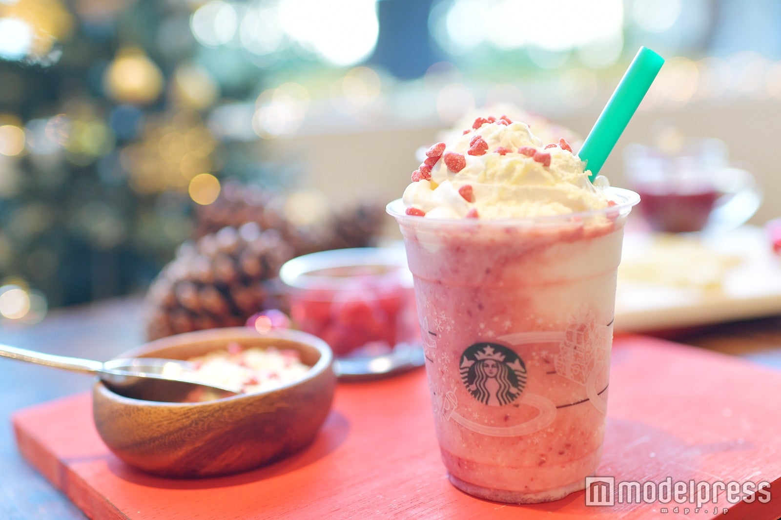 ラズベリー ホワイト チョコレート フラペチーノ（R） （C）モデルプレス