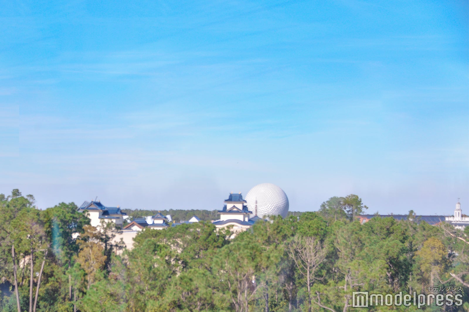 徐々に近づくエプコット。「スペースシップ・アース」が！（C）モデルプレス（C）Disney