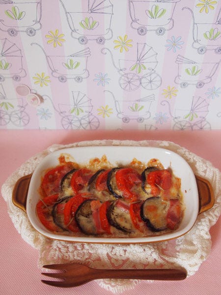 「一日に必要とされる野菜の半分が摂れる!トマトとなすのあつあつチーズグラタン」