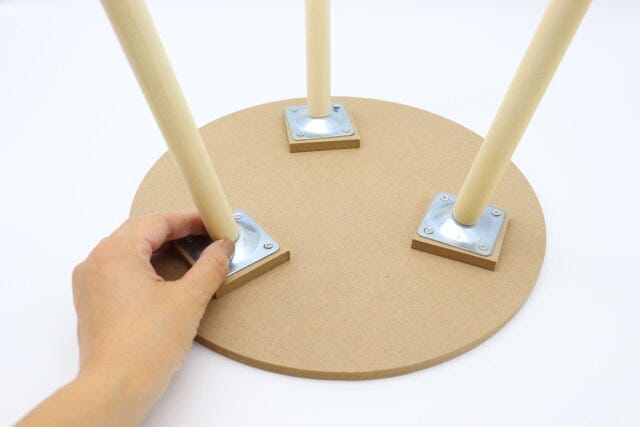 ダイソーのサイドテーブルは組み立て簡単