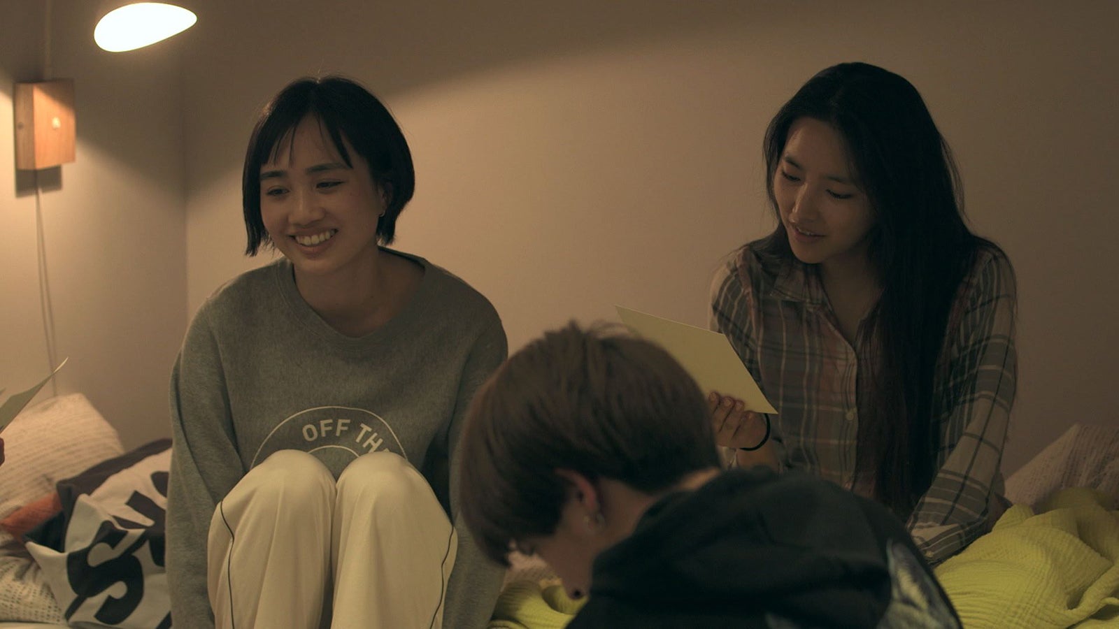 香織、春花「TERRACE HOUSE TOKYO 2019-2020」2nd WEEK（C）フジテレビ／イースト・エンタテインメント