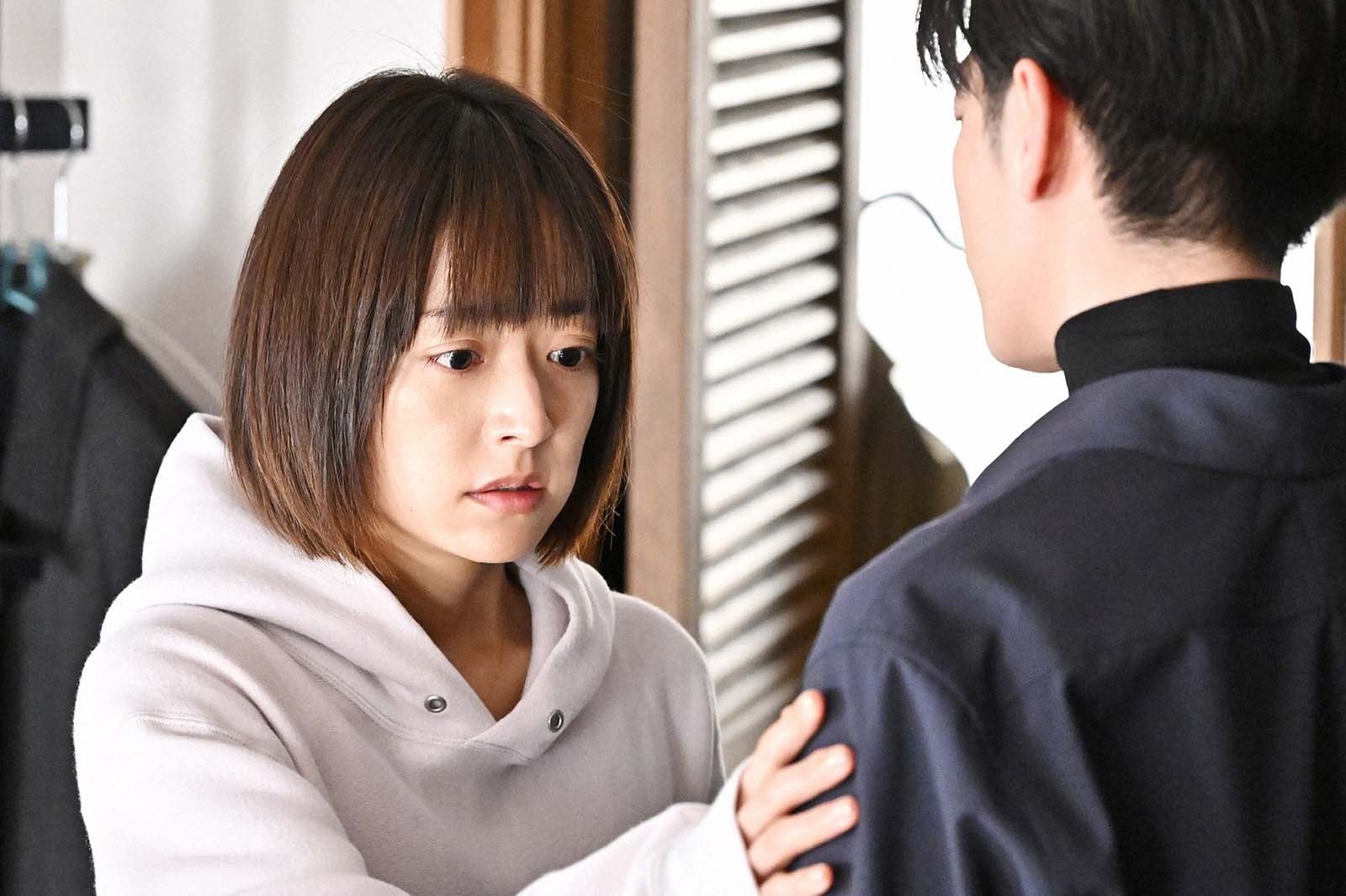 井上真央、佐藤健／「100万回 言えばよかった」最終話より（C）TBS