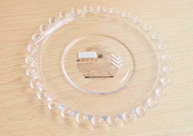 ダイソー　ガラスプレート（ドット、約15cm）