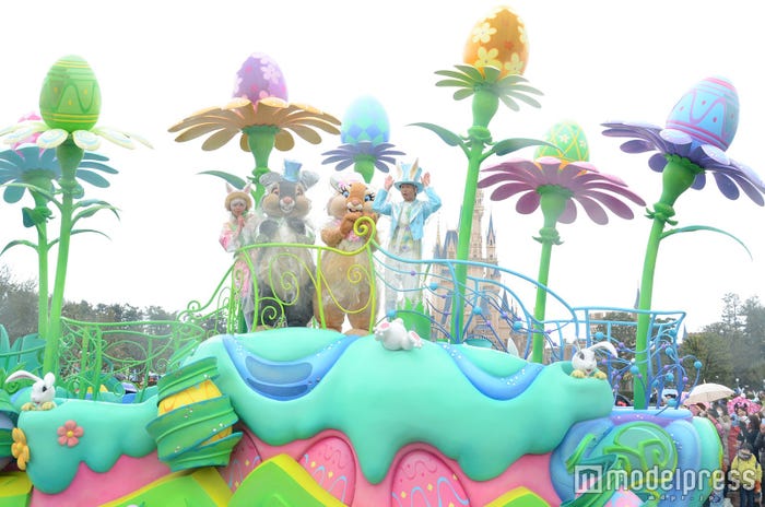 「ヒッピティ・ホッピティ・スプリングタイム」雨天バージョン(C)モデルプレス