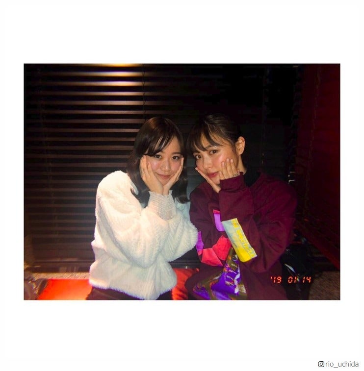 内田理央、元ベビレ林愛夏と“おそろいポーズ”で2ショット「2人とも可愛い」と反響