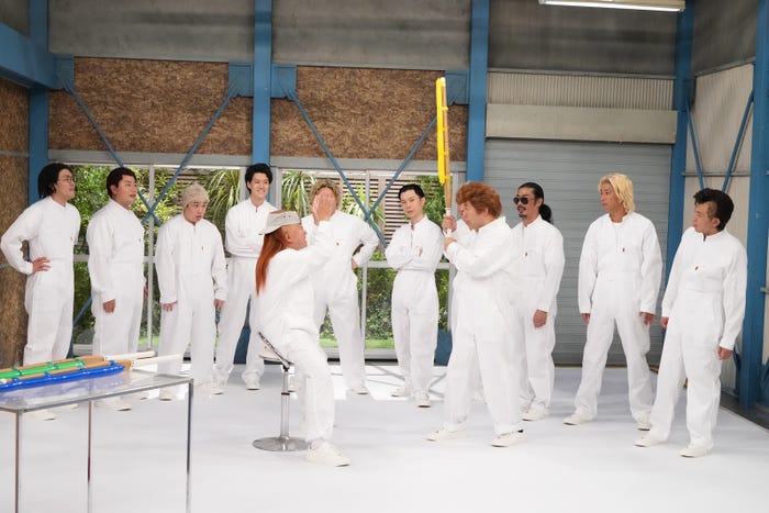 (後列左から)菊田竜大、岡部大、せいや、粗品、長田庄平、岩井勇気、菅良太郎、尾形貴弘、サンシャイン池崎(前列左から)松尾駿、澤部佑(C)フジテレビ