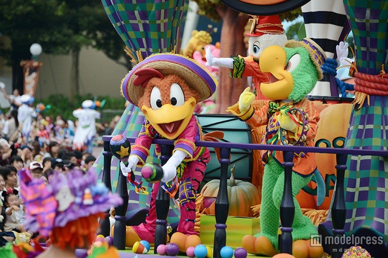 パレード「ハッピーハロウィーンハーベスト」／パンチート、ホセ・キャリオカ