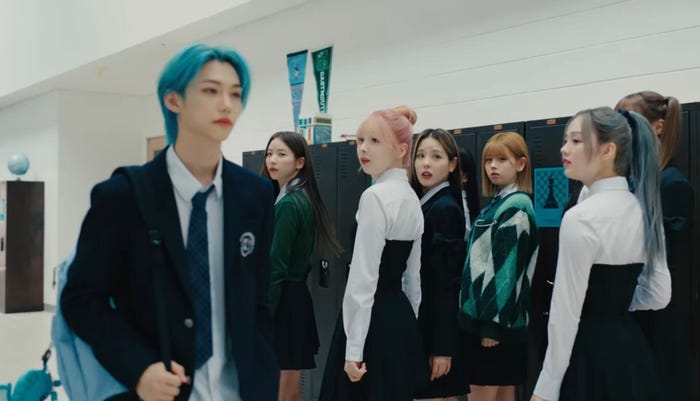 フィリックス、NiziU/「HEARTRIS」ミュージックビデオティーザーより