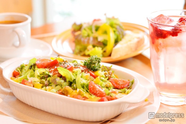 ランチセットには、前菜にスープ、ドリンクがついてくる