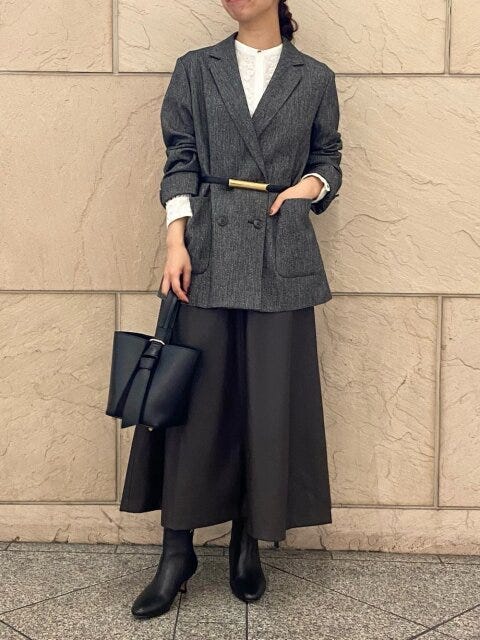 ツイードジャケットの上品コーデ 2025秋レザースカートツイードジャケットの上品コーデ