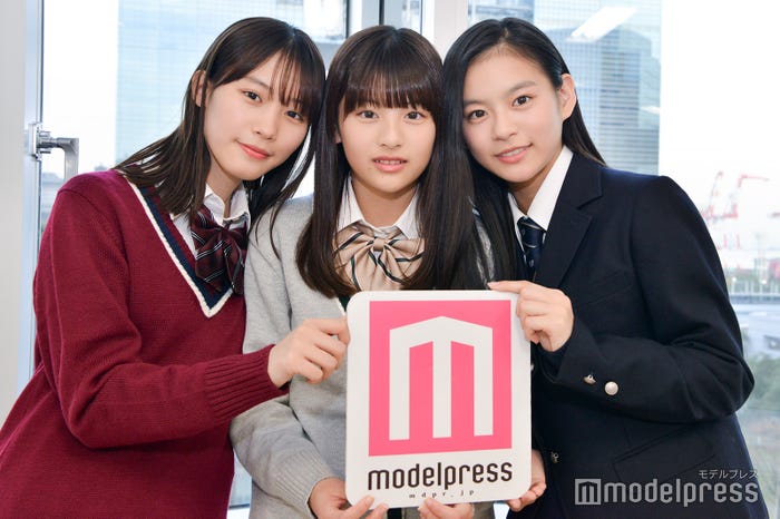 (左から)南沙良、出口夏希、永瀬莉子 (C)モデルプレス