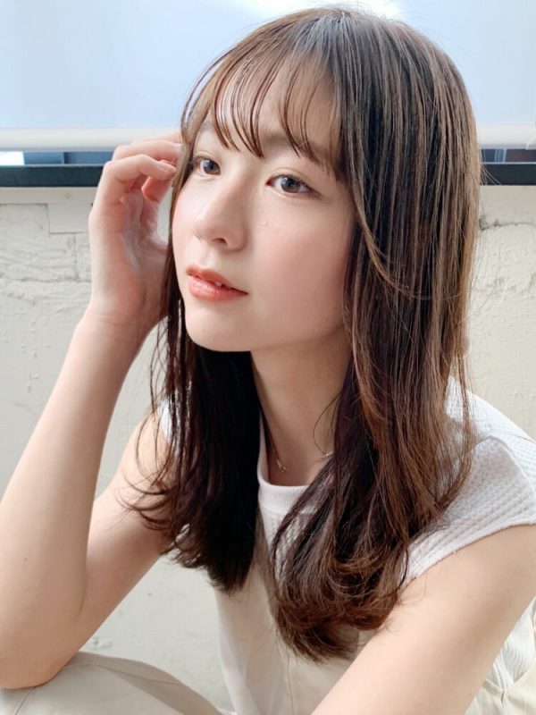 旬のウルフカットはセミロングが大人っぽい 21年も人気スタイルでお洒落に モデルプレス 旬のウルフカットはセミロングが大人っぽい 21年も人気スタイルでお洒落に モデルプレス