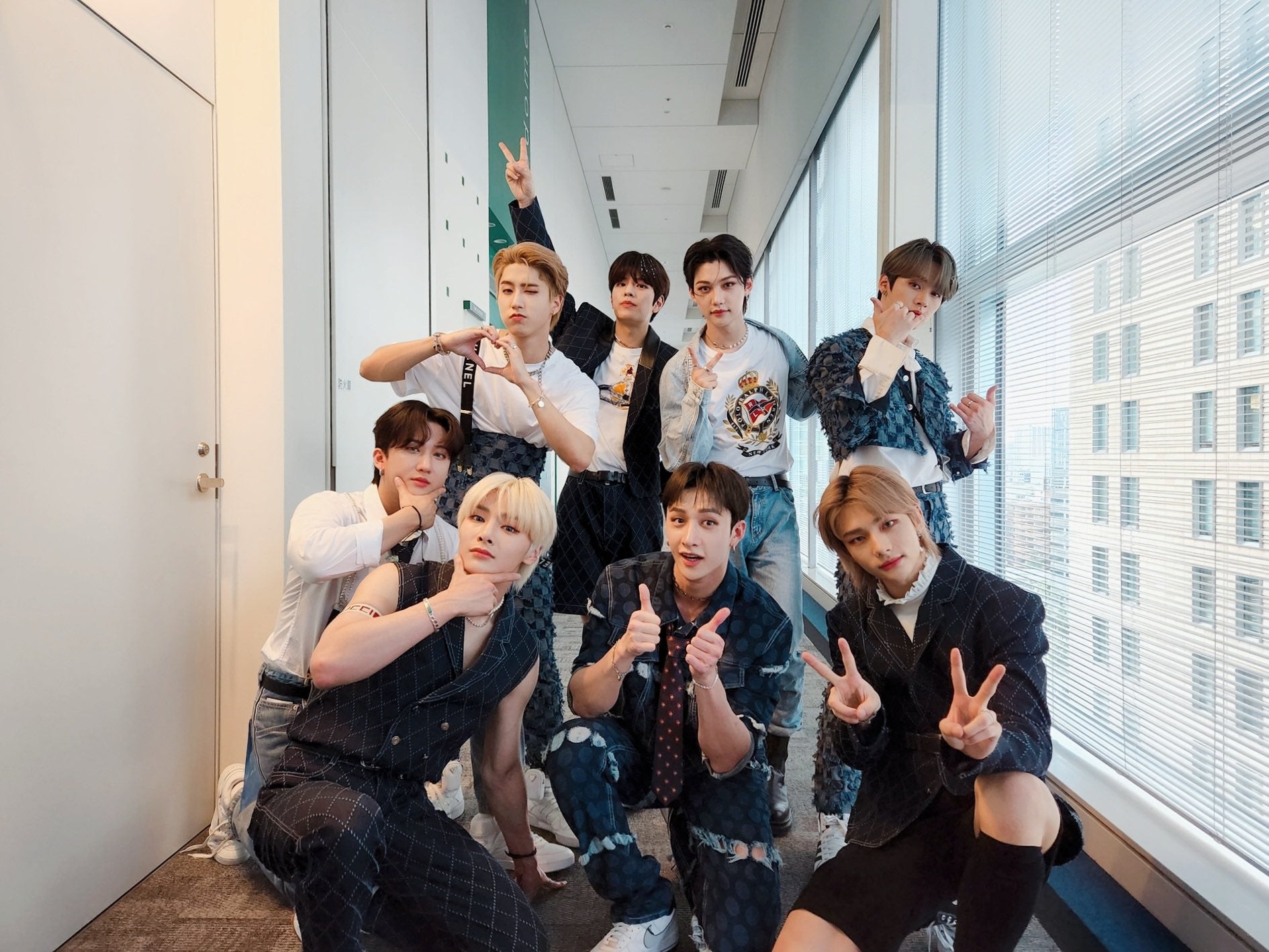 Stray Kidsヒョンジンに加藤浩次の“洗礼”「スッキリ」初生出演で新曲「CIRCUS」披露