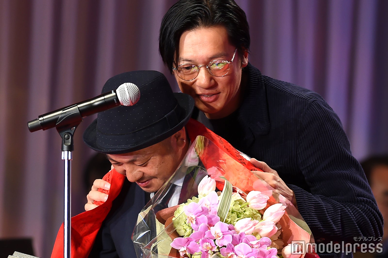 白石和彌監督、井浦新（C）モデルプレス