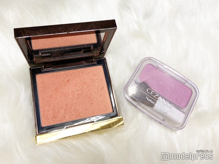 衣装に合わせてメイクチェンジできるよう2色のチークを所持(C)モデルプレス