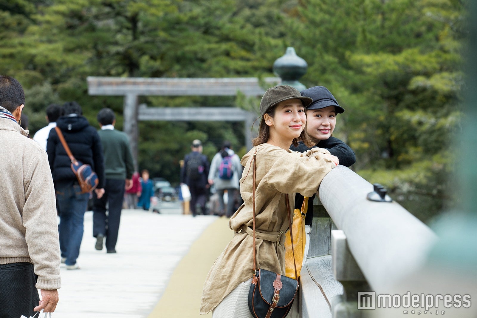 宇治橋から内宮へ／モデル：石田一帆、ゆきら（C）モデルプレス