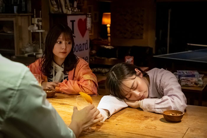 齊藤なぎさ、伊原六花「パラレル夫婦 死んだ“僕と妻”の真実」第2話(C)カンテレ