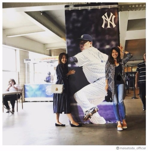 里田まい、夫・田中将大投手との記念写真に反響 「凄い夫婦ショット」