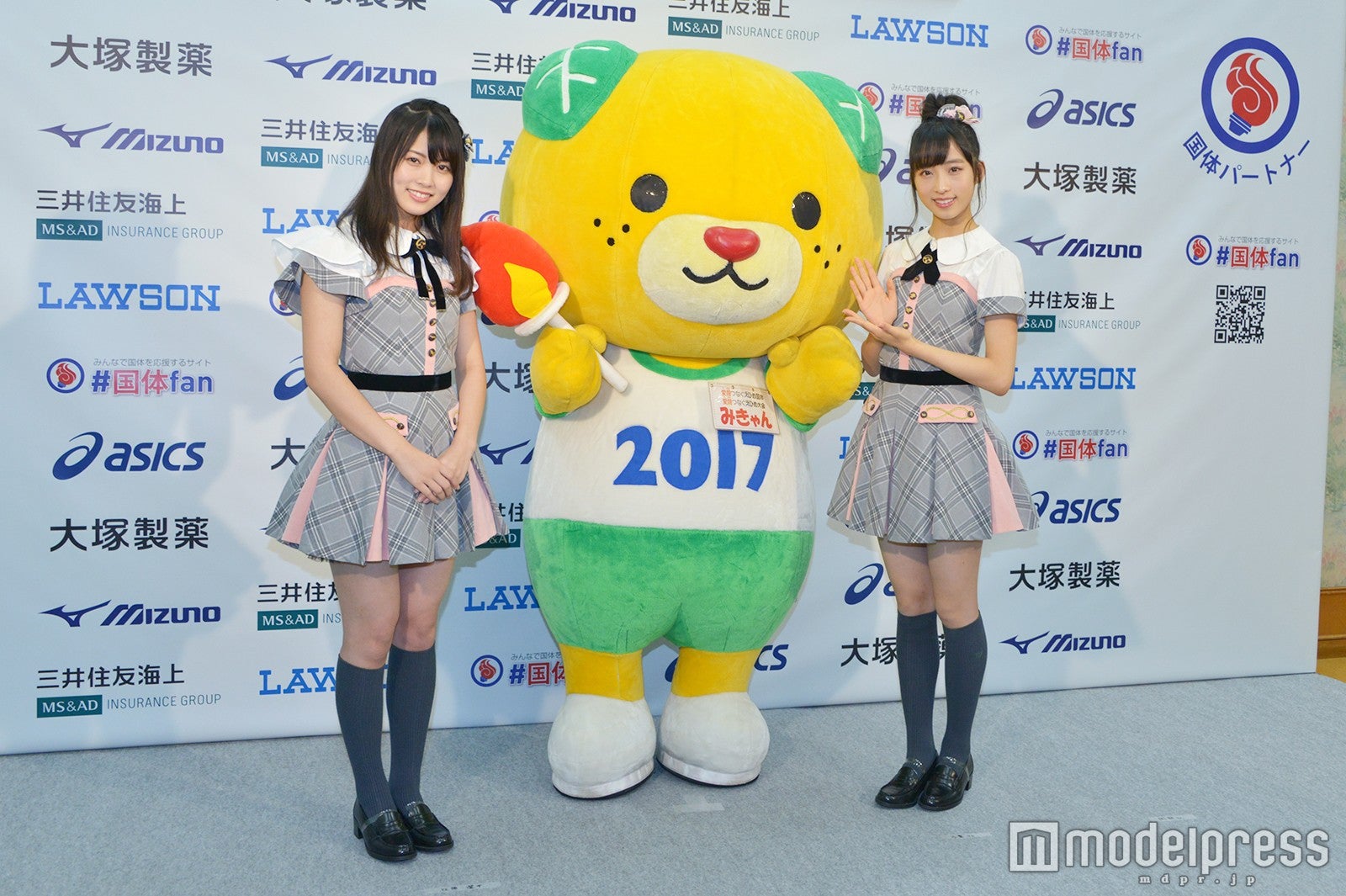 （左から）岡部麟、みきゃん、小栗有以 （C）モデルプレス