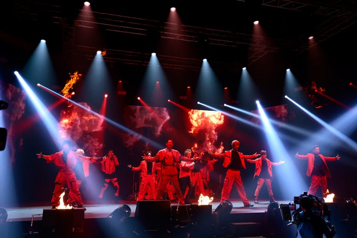 『LIVE×ONLINE COUNTDOWN 2020→2021 “RISING SUN TO THE WORLD”』より(提供写真)