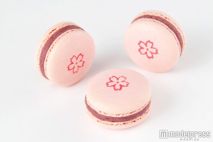 「サクラのデリース」1個302円(税込)(画像提供:リンツ&シュプルングリージャパン株式会社)