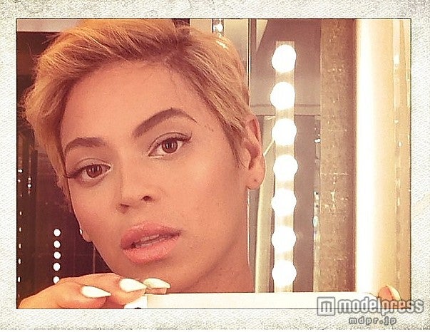 ビヨンセが髪をバッサリ！ショートヘア写真を公開　