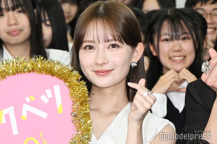 推しに恋する男子高生にエールを送った畑芽育（C）モデルプレス