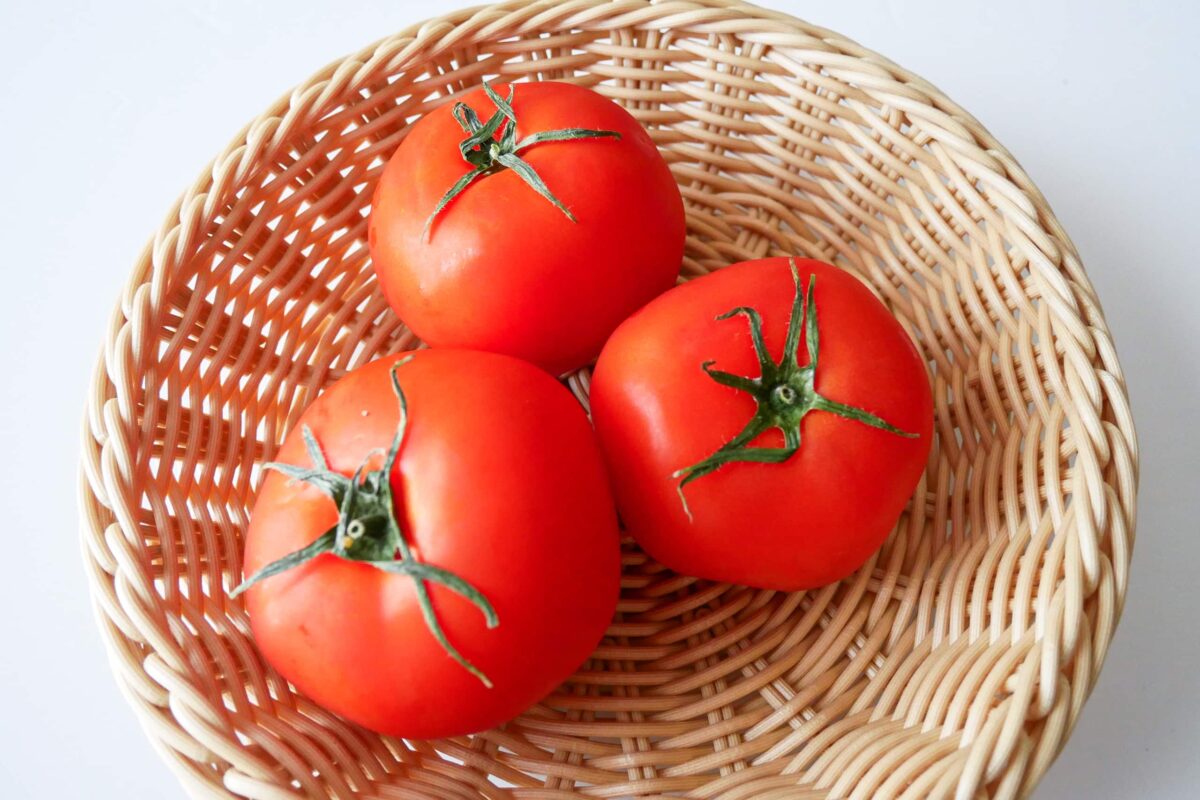 スギ花粉症の人はトマトに注意？ 一方で「アレ」を多くとると「炎症が少なくなる」医師が解説