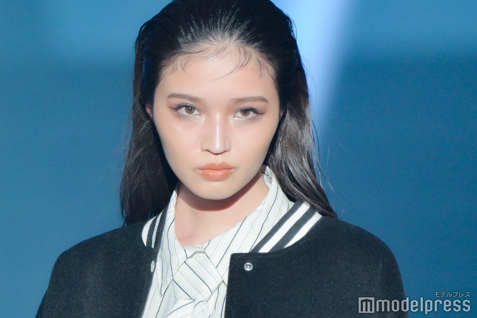 せいら、レザーミニスカ姿で美脚際立つ 鋭い視線に会場沸く＜TGC しずおか 2024＞