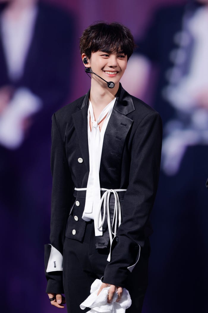 キム・ギュビン/上山陽介(C)WAKEONE/LAPONE Entertainment