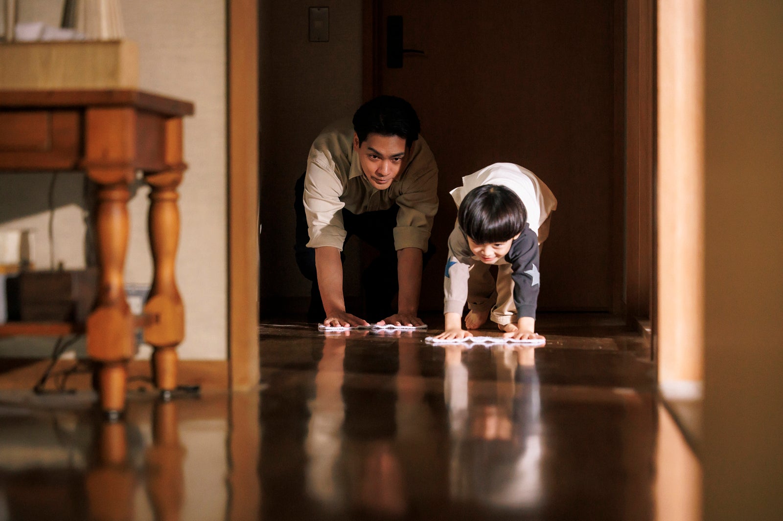 柳楽優弥、佐藤大空「ライオンの隠れ家」第7話（C）TBS