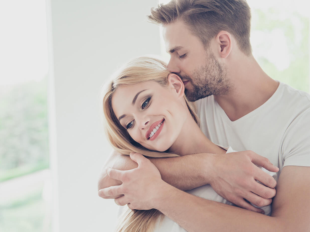 ずっと一緒にいたい 男性が 心を許せる女性 の特徴とは モデルプレス