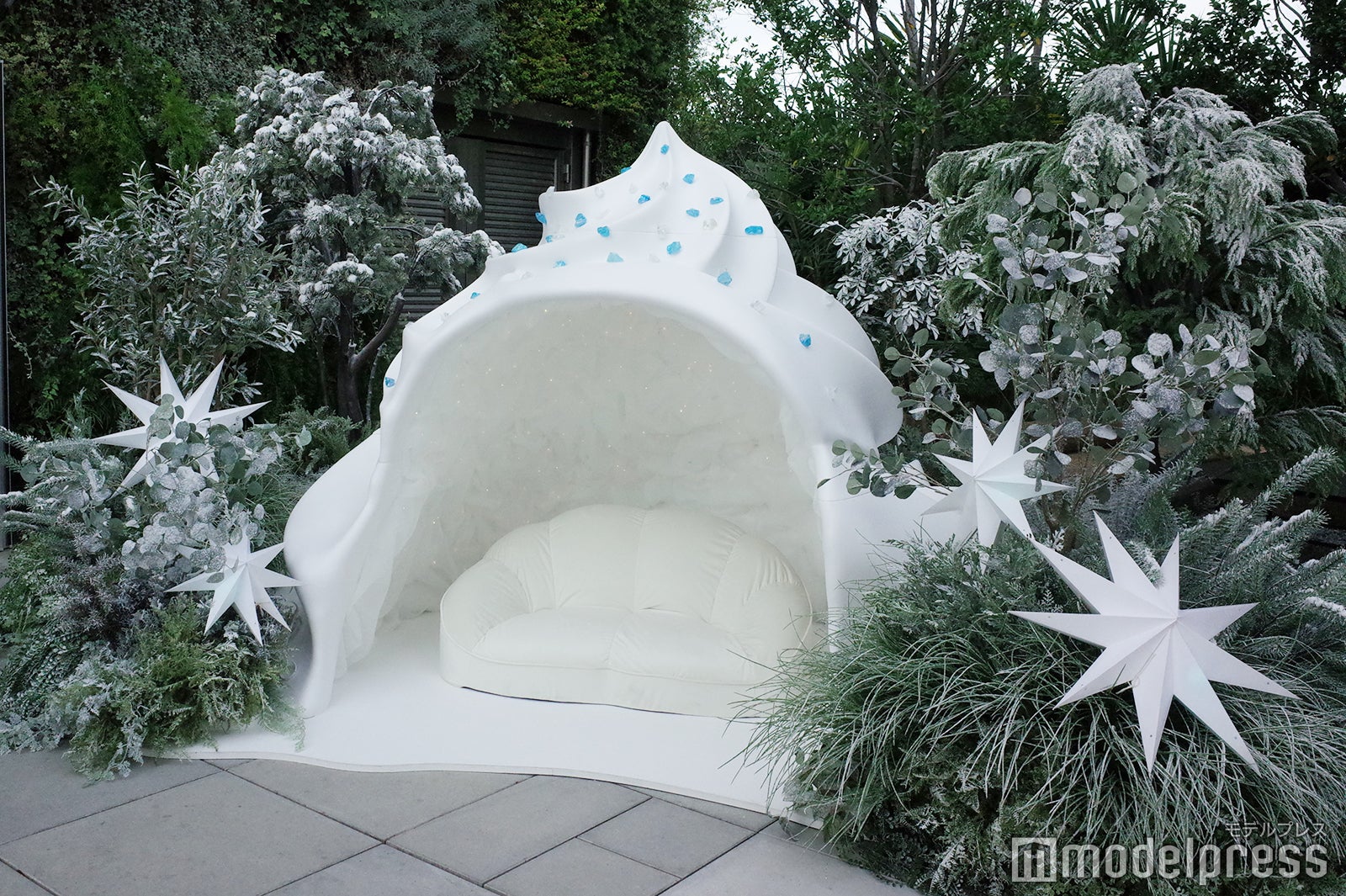 2人で座って写真撮影も可能（C）モデルプレス