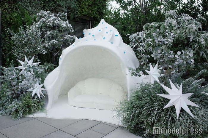 2人で座って写真撮影も可能(C)モデルプレス