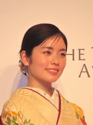 小芝風花が一人居酒屋デビュー「隣の2人組が気づいてくれて一緒に乾杯」「食べ物ちょっと分けてもらいました」