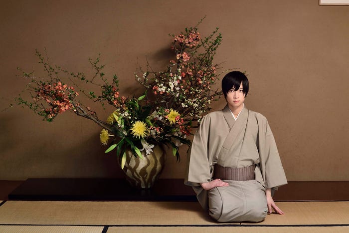 『荒牧慶彦写真集 「if…」』(講談社)より/華道師範