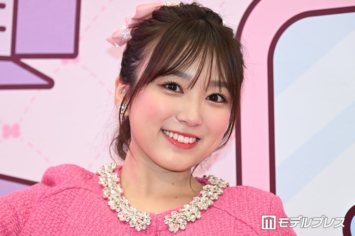 矢吹奈子、“キティ風コーデ”で美脚披露 サンリオキャラクターとの思い出語る＜Sanrio Lovers Party＞