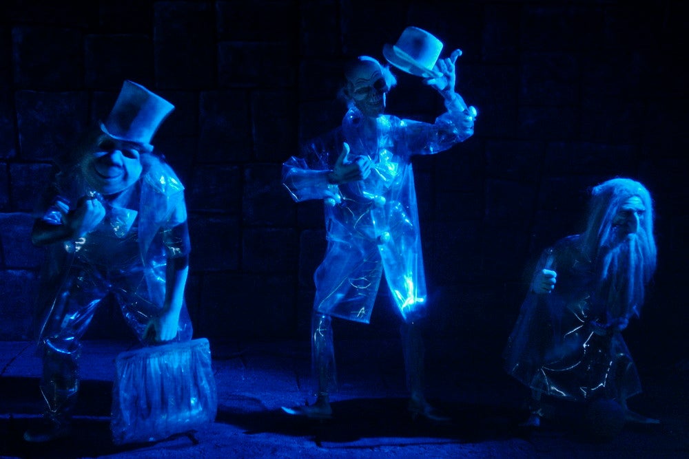 ヒッチハイクする 3 人の亡霊（C）Disney