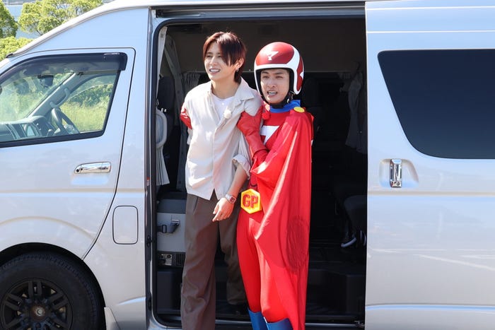 山田涼介、向井康二(C)フジテレビ