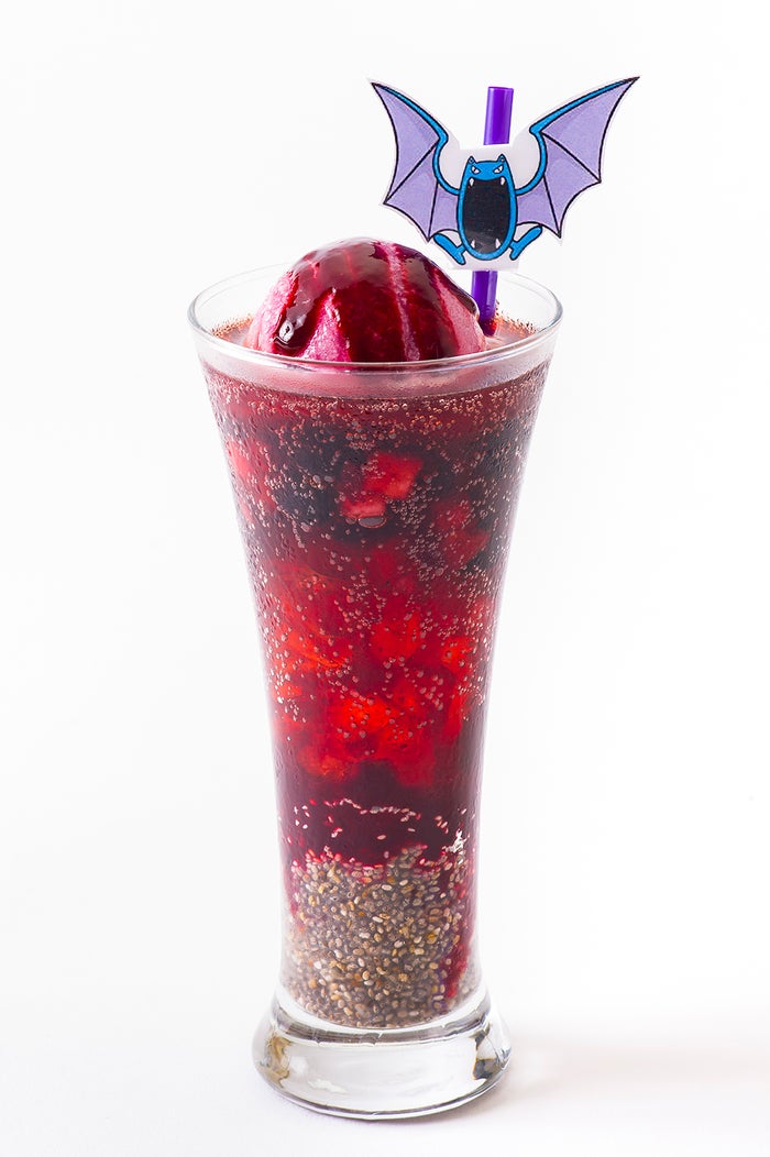 ゴルバットのどくどくフロートドリンク　918円／画像提供：エスエルディー