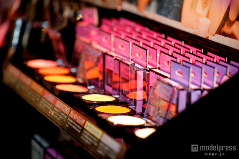 美しい発色のコスメライン「DiamondBeauty」