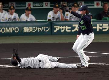 阪神まさか 初回に近本、中野が続けて走塁死