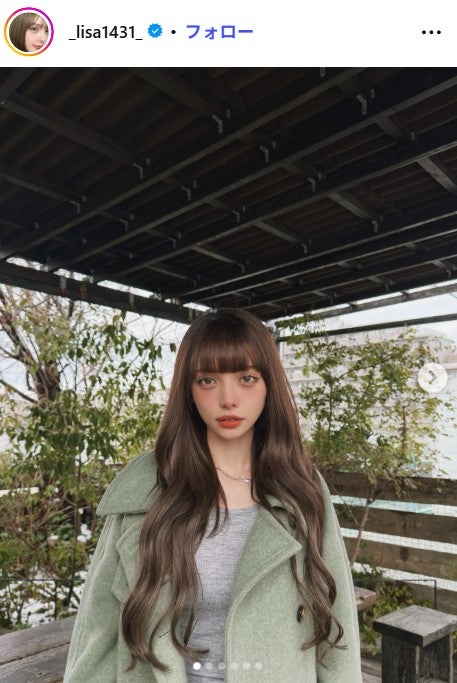 広島カープ小園海斗選手の妻・渡辺リサ、ミニスカサッカーユニフォーム姿公開「可愛すぎて優勝」「スタイル良すぎる」と反響