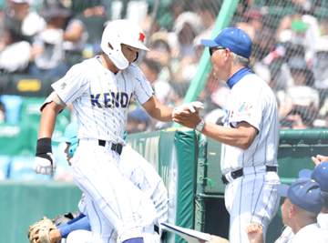 健大高崎が無念の準V 八回主将の一撃で逆転成功も…暴投で決勝点を献上 初の深紅の大旗には届かず