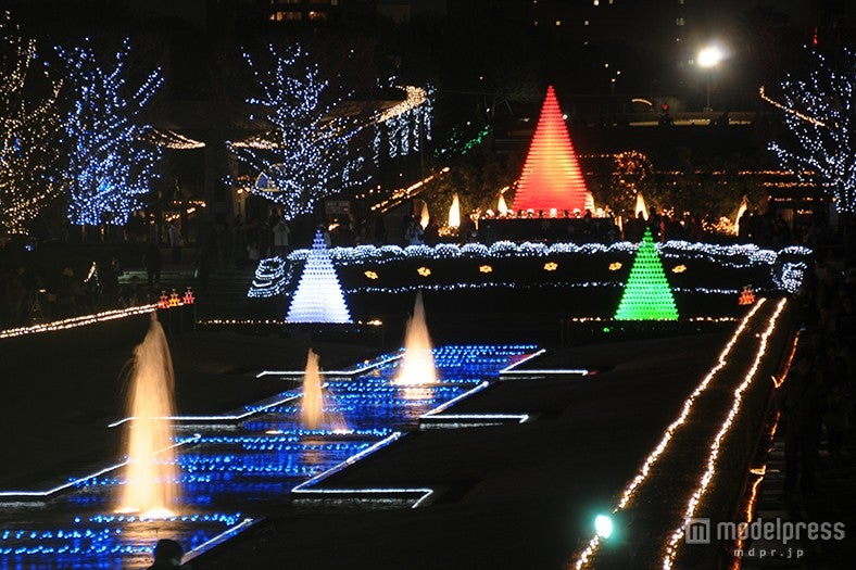 毎年20万人来場の“ルネサンス風”イルミ開催　Xmasは花火の演出も