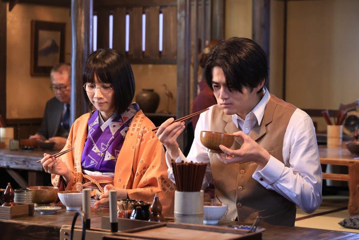 松本穂香、鈴鹿央士「嘘解きレトリック」第7話(C)フジテレビ