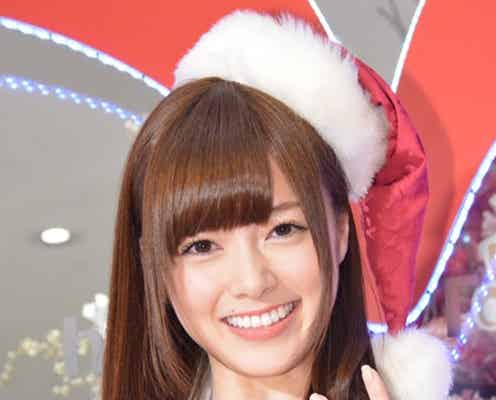 乃木坂46白石麻衣、ミニスカサンタで美脚全開「恥ずかしいです」