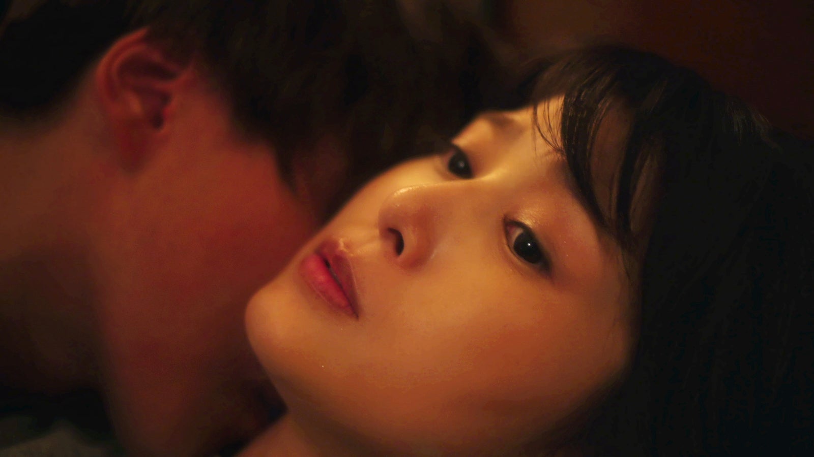 千賀健永、佐津川愛美／「夫婦円満レシピ～それでも夫を愛している～」第2話より（C）「夫婦円満レシピ～交換しない？一晩だけ～」製作委員会