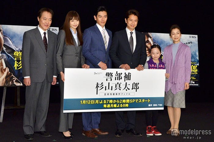 『警部補・杉山真太郎~吉祥寺署事件ファイル』(左から)佐野史郎、片瀬那奈、要潤、谷原章介、本田望結、高橋惠子/会見時に撮影